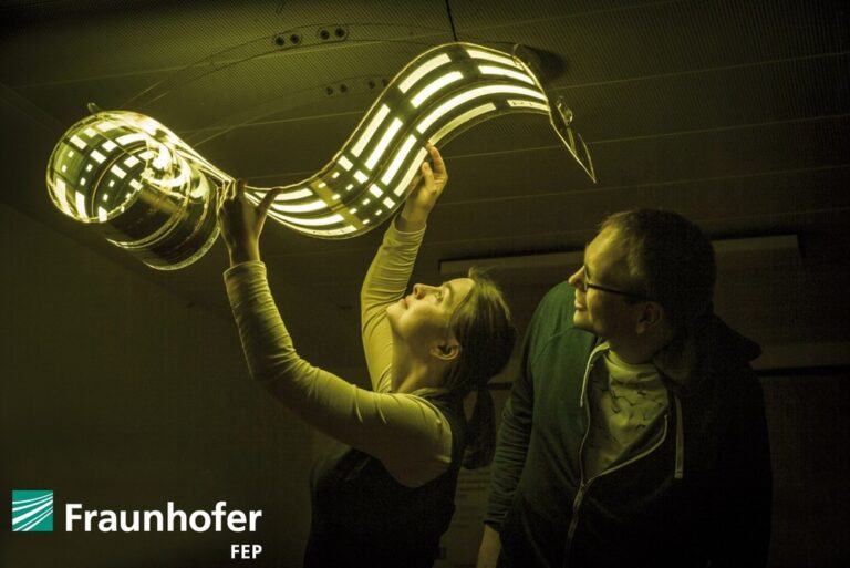 r2r oled 1612354162 768x513