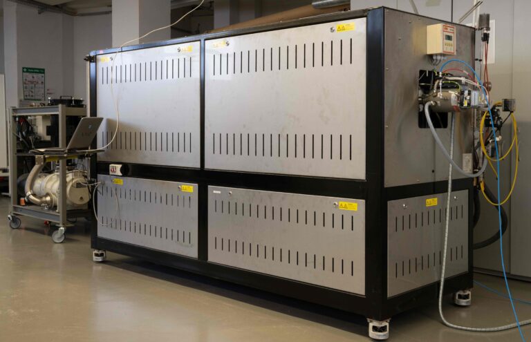 Abbildung 2 PECVD Anlage komp 768x495